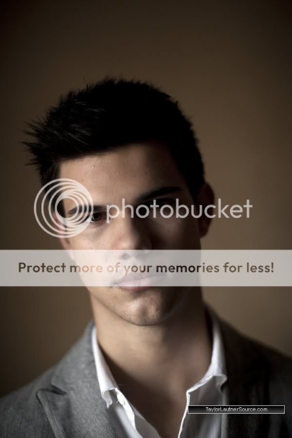 Taylor Lautner Pictures, Images and Photos
